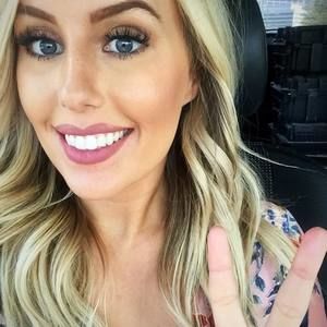 Meet your Posher, Kayla